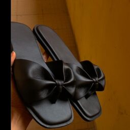 STYLISH BLACK FLAT SLIPPERS